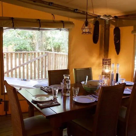 Les Lodges Du Chateau Pres La Rochelle Saint-Christophe (Charente-Maritime)