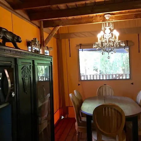 Les Lodges Du Chateau Pres La Rochelle * Saint-Christophe (Charente-Maritime)