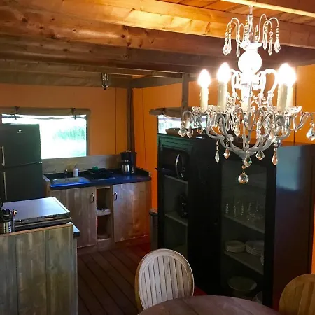 Les Lodges Du Chateau Pres La Rochelle Saint-Christophe (Charente-Maritime)
